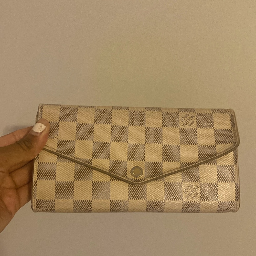 LV Sarah wallet - damier pattern in white. Well loved. Condition as shown.